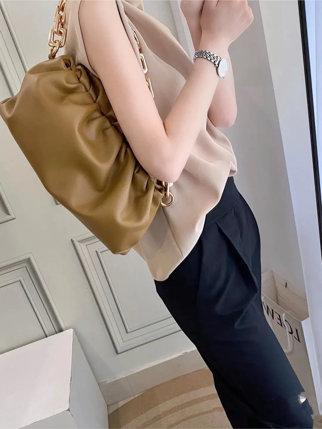 The texture of THE CHAIN ​​POUCH is really good! This temperament is really A, really sassy!